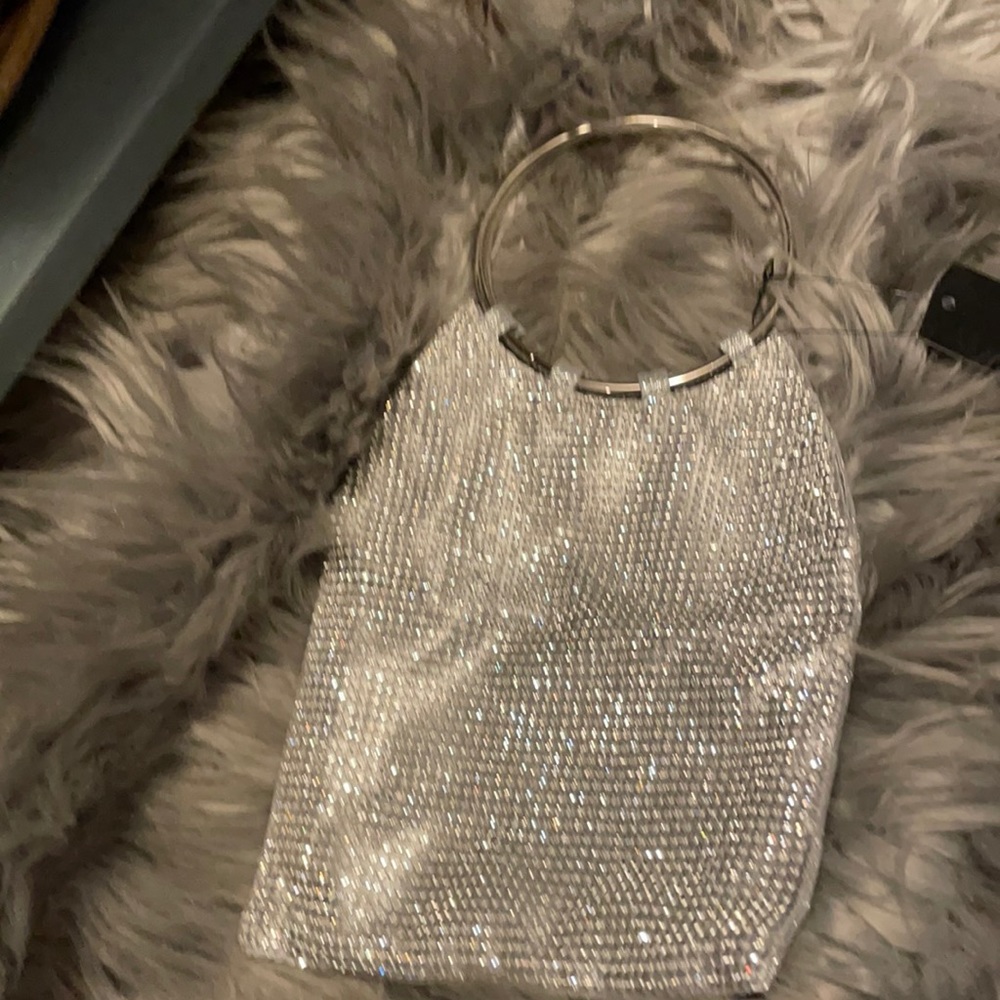 Small party clutch
